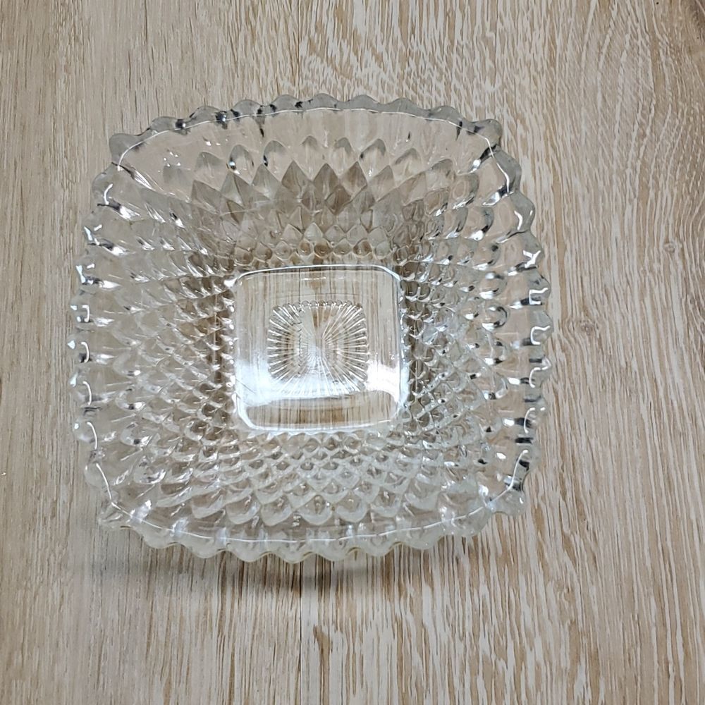 Small clear glass square dish - Picture 1 of 5